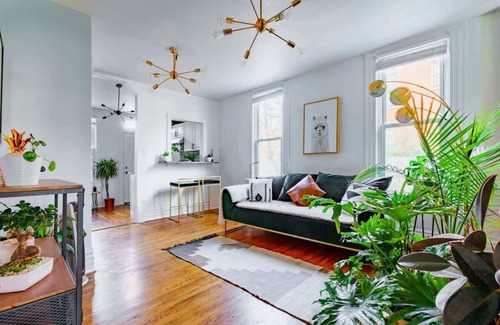 Victorian Village House | Parking Free – Convention – King Bed - Short North