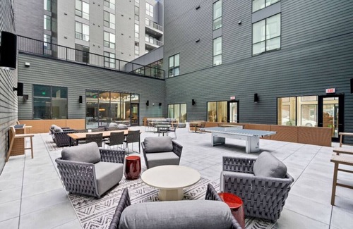 East Liberty Apartment | PARKING+HULU+GYM Near UPMC|Universities|Shopping