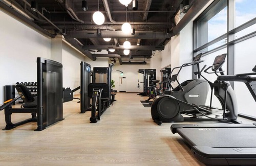 East Liberty Apartment | PARKING+HULU+GYM Near Universities|UPMC|Shopping