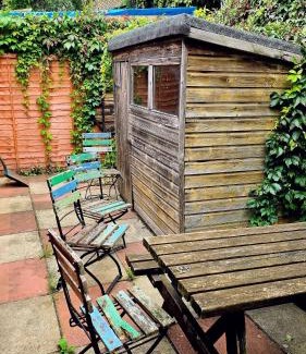 Canbury Apartment | Parkside House With Garden