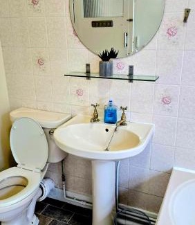Canbury Apartment | Parkside House With Garden