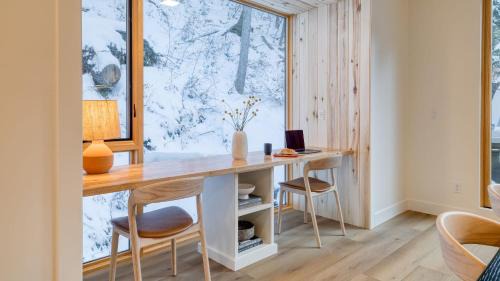 Summit Park House | Parkview Mountain House Luxury Ski Home w Hot Tub Near Trails Downtown