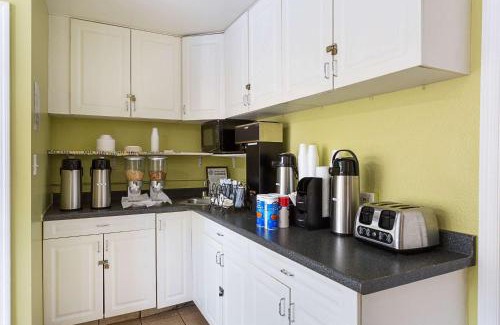 New Castle Hotel | Parkway Inn of Birmingham