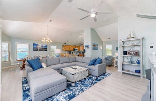 Corolla House | Parrotdise 7 bedroom home at Ocean Sands