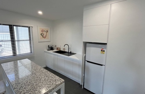 Bundaberg North Apartment | Parrots Nest - 1 Bedroom Apartment