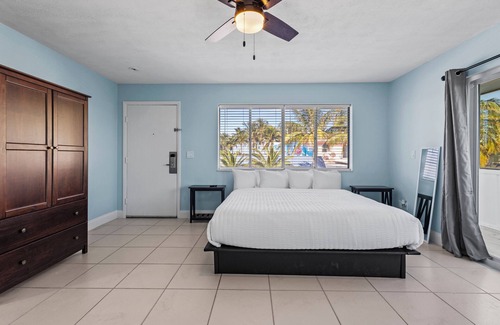 Fort Pierce Hotel | Partial Ocean View Hotel Room with Balcony- King Bed #1