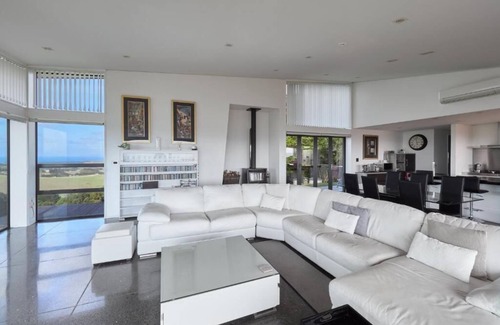 Onerahi House | Parua Bay home with everything you'll need