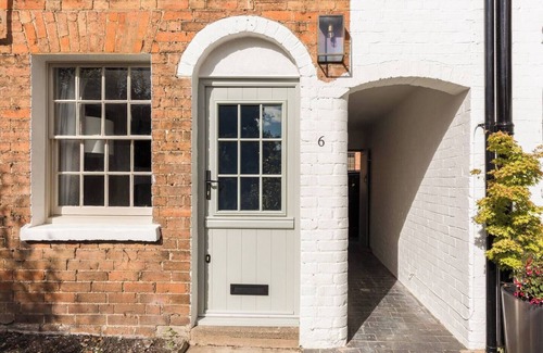 City Centre House | Pass the Keys | Central Stratford upon Avon Super Stylish 1Bed