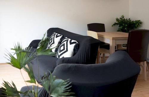 Pollokshields Apartment | Pass the Keys | 2-bedroom Southside Glasgow with Parking