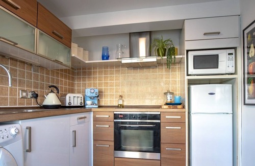 Shrewsbury Apartment | Pass the Keys | Art Deco inspired apartment with roof top views