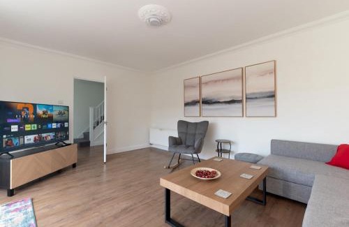 Abbey Wood House | Pass the Keys Bright Spacious 4BR House Elizabeth Line