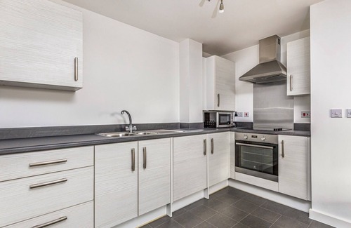 Chichester Apartment | Pass the Keys | Central Modern Flat with Parking