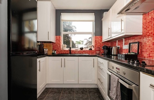 Richmond-upon-Thames Apartment | Pass the Keys | City convenience - the whole package
