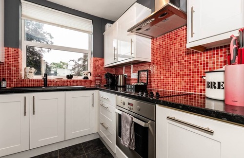 Richmond-upon-Thames Apartment | Pass the Keys | City convenience - the whole package