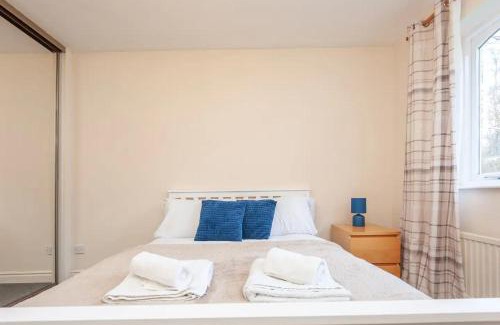 Beeston Apartment | Pass the Keys Cosy Haven next to White Rose Shopping Centre