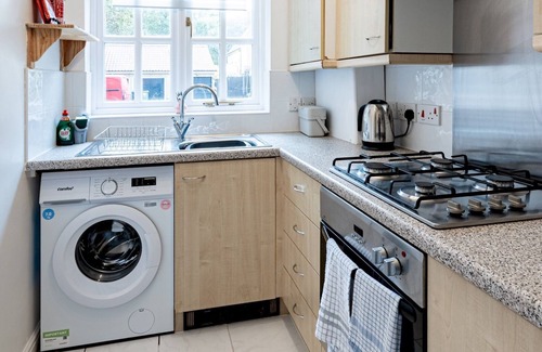 Basildon House | Pass the Keys | Cosy home | Basildon | Ideal for contractors