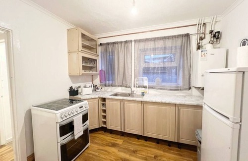 Townhill House | Pass the Keys | Cozy Home, Swansea Bay Views