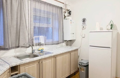 Townhill House | Pass the Keys | Cozy Home, Swansea Bay Views
