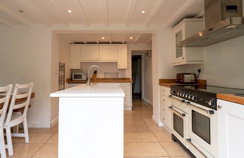 Longborough House | Pass the Keys | Delightful 4 bedroom Cotswold character cottage