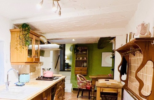 Youlgreave House | Pass the Keys | Dene Cottage - Perfect for 8 & Pets in Youlgrave