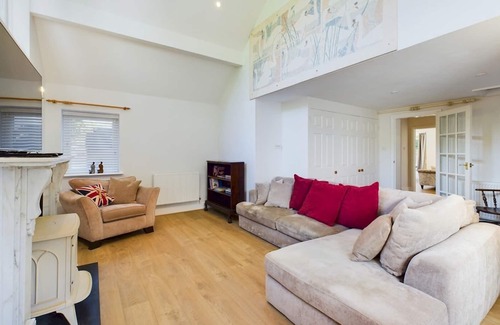 Exeter House | Pass the Keys | Grand country home with space for all the family