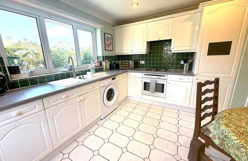 New Romney House | Pass the Keys | Hamilton House-Superb location!