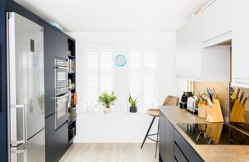 Warwick House | Pass the Keys | Large 4Bed Family Home, Warwick & Secure Parking