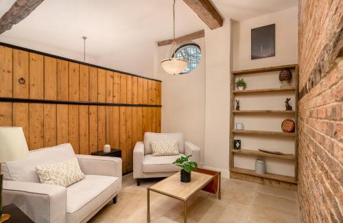 Brill House | Pass the Keys Merlin’s stables-country retreat