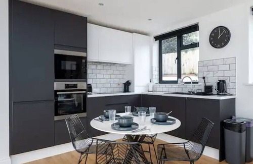 Blackheath Apartment | Pass the Keys | Modern and Bright Home Minutes From Central London