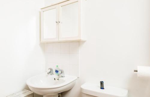 Leamington Spa House | Pass the Keys Self Contained 1 Bed Coach House