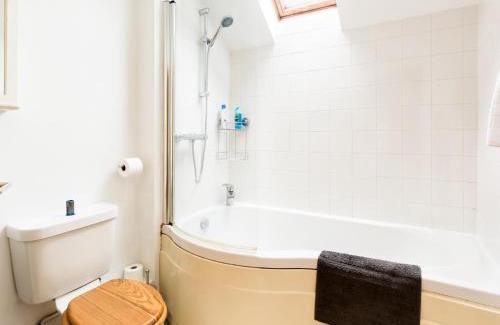 Leamington Spa House | Pass the Keys Self Contained 1 Bed Coach House