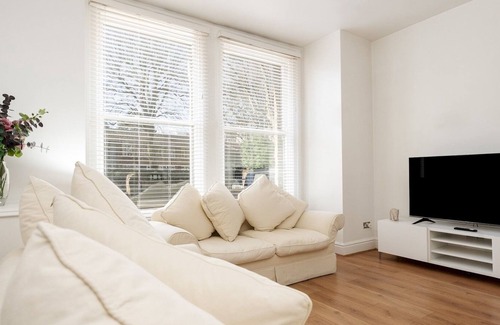 Liverpool Apartment | Pass the Keys | Serenity in the Suburbs: Modern 2BR Apartment