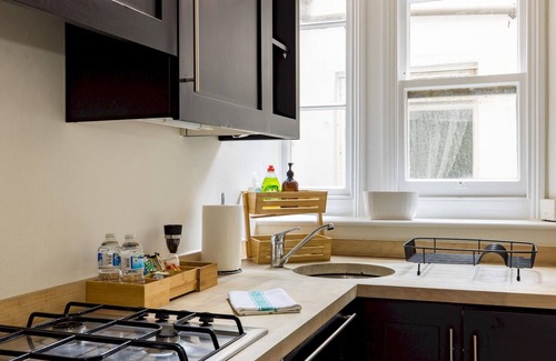 Earl's Court Apartment | Pass the Keys | Sophisticated Studio in South Kensington