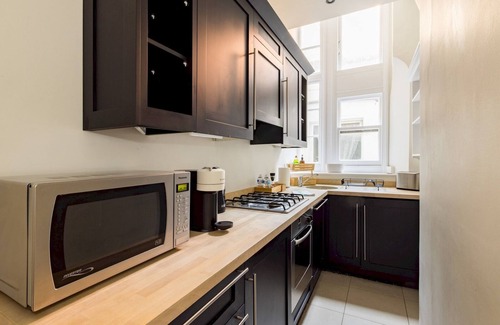 Earl's Court Apartment | Pass the Keys | Sophisticated Studio in South Kensington