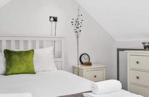 Havering House | Pass the Keys Spacious Garden Family House - Marks Gate