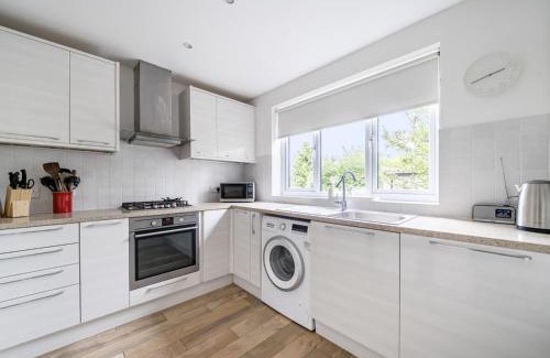 Runnymede House | Pass the Keys Spacious family home in Surrey