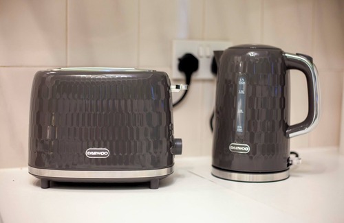 Cherry Hinton Apartment | Pass the Keys | Stylish and modern studio flat | Free parking