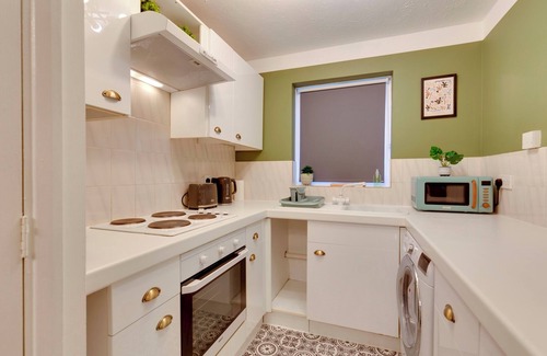 Cherry Hinton Apartment | Pass the Keys | Stylish and modern studio flat | Free parking