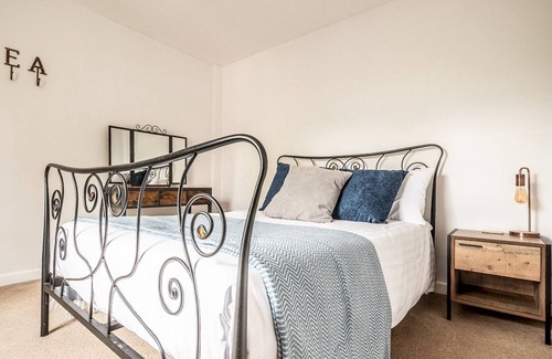 Topsham House | Pass the Keys | Stylish family home central Topsham with parking