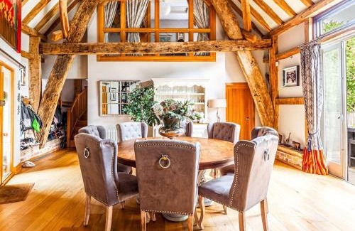Hemel Hempstead House | Pass the Keys The Chilterns Cruck Barn