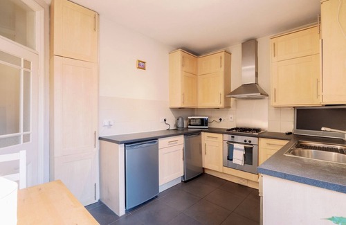 Munster Apartment | Pass the Keys | Top Floor Fulham Apartment