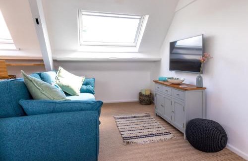 Avening Apartment | Pass the Keys Tranquil cosy apartment in centre of Avening