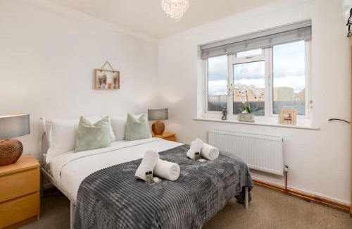 Lacey Green Apartment | Pass the Keys Walters Ash Hideaway Flat