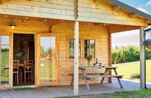 Okehampton Cabin | Pastures Green (Oak Tree Lane)nGorgeous rustic charm