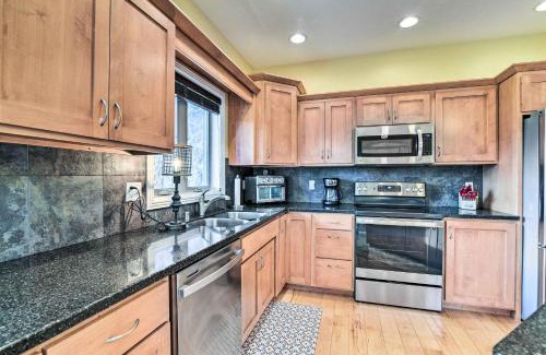 Burkesville House | Patio and King Suite Home 2 Mi to Dale Hollow Lake!