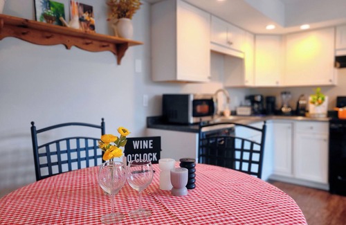 Lexington Apartment | Patio, Balcony, Close to Mall, and Pet Friendly 2-Bedroom