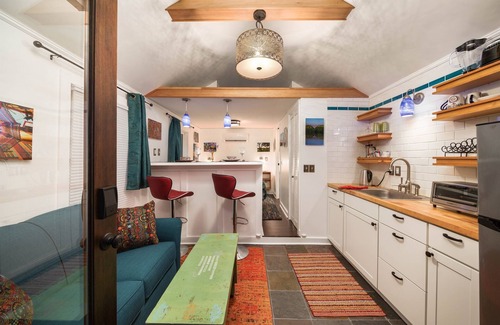 King Cottage | Patio Cottage for 1-2 w/kitchen & gas firepit