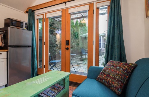 King Cottage | Patio Cottage for 1-2 w/kitchen & gas firepit