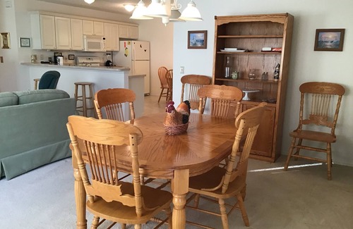 Liberty Park House | Patio Villa in St. Charles Village, GOLF CART, BBQ & WiFi included!