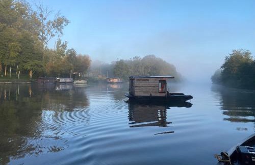 Saint-Vincent-sur-Oust Boat Rental | Patouillet bateau naviguant
